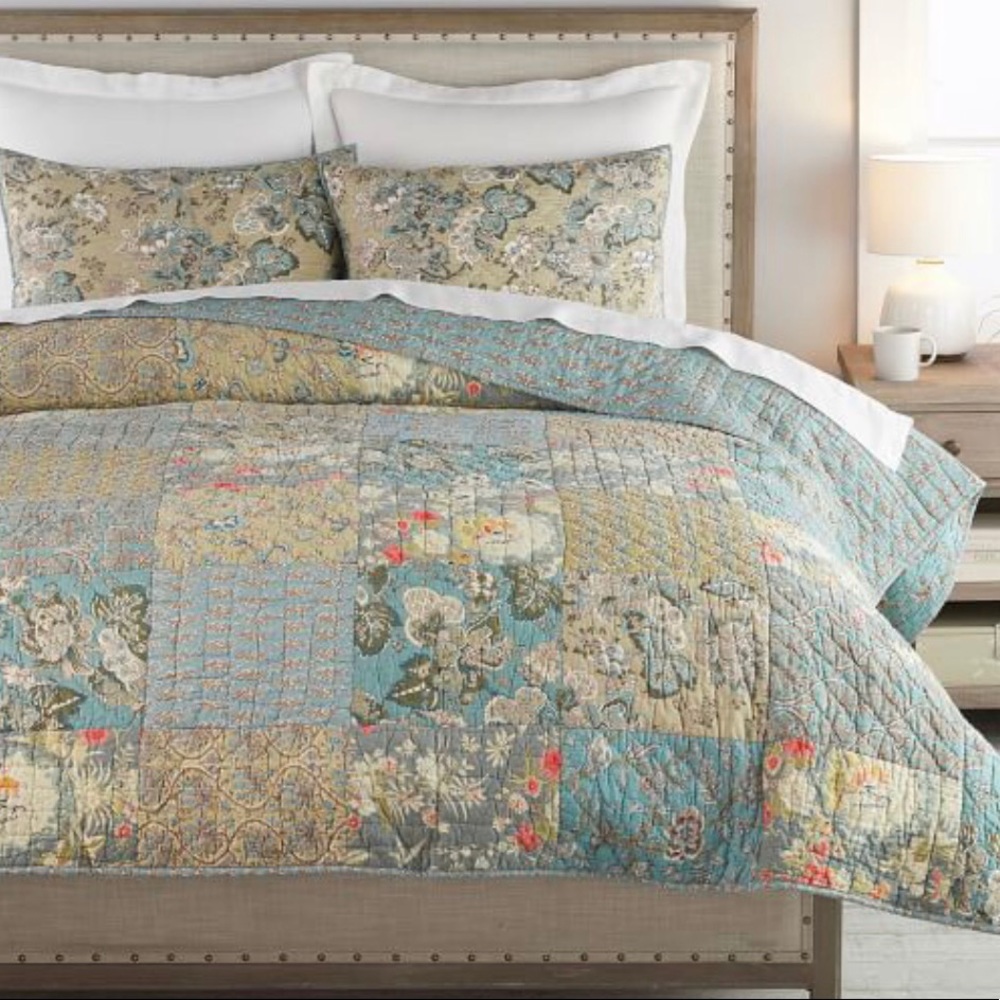 Pottery Barn Nenna Patchwork Quilt - KING w/2 shams